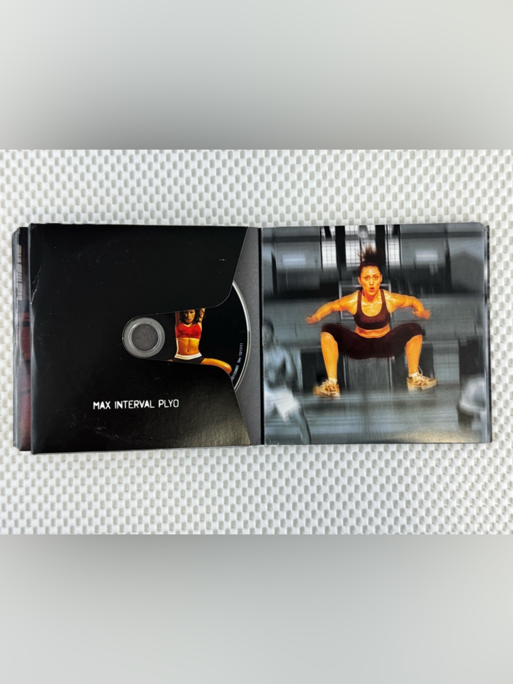 Beachbody Insanity Ultimate Cardio 10 Disc Complete Workout DVD Set - Picture 13 of 17